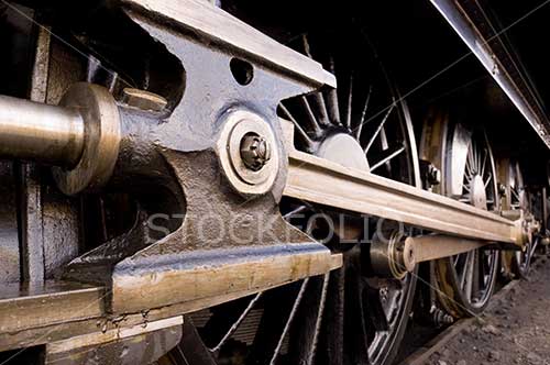 Steam locomotive drive trains wheels